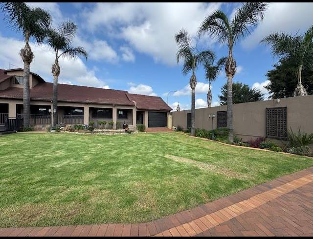 7 BEDROOM HOUSE FOR SALE IN GLEN MARAIS